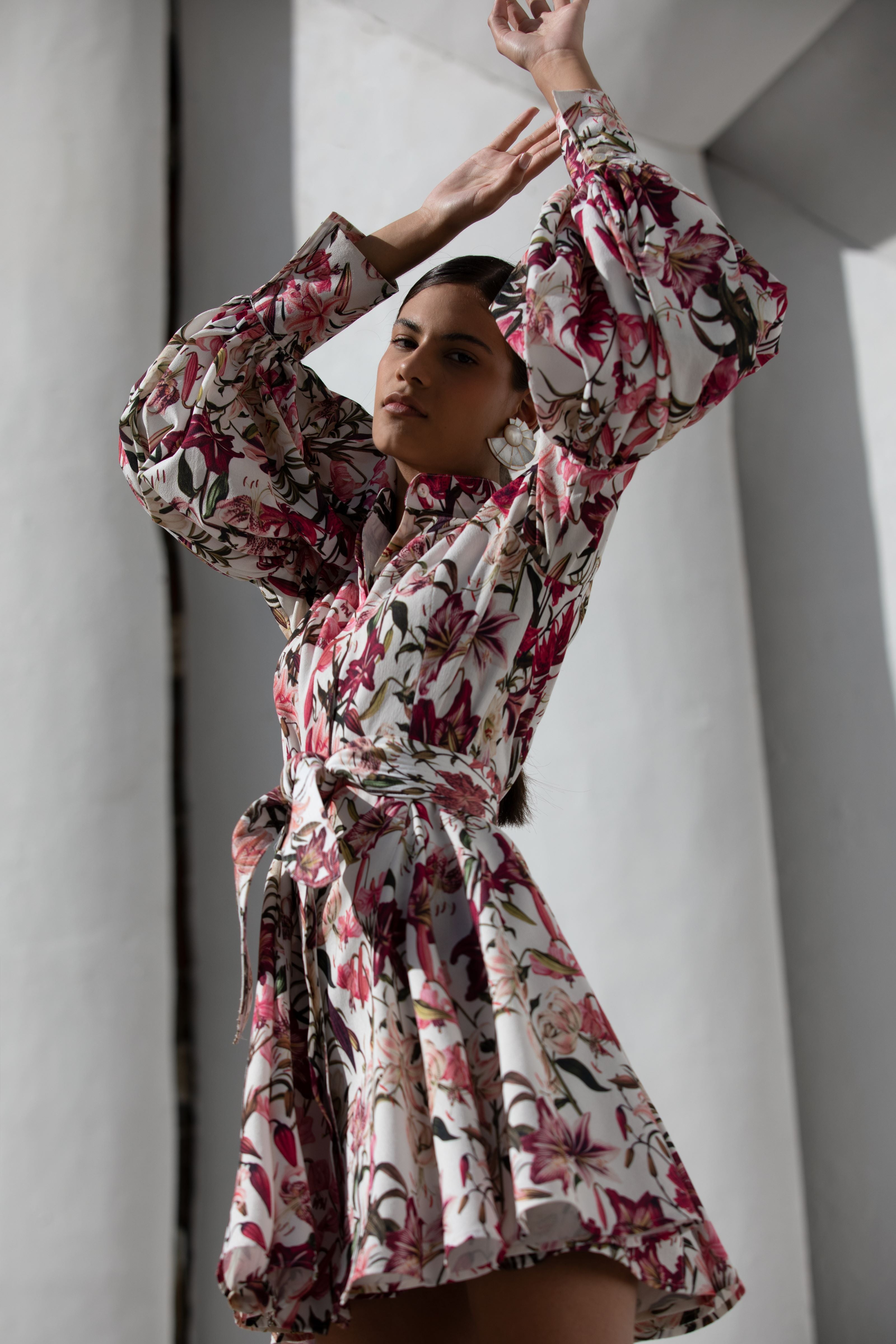 AGUA AMADA DRESS IN LILIES VERANDA PRINT