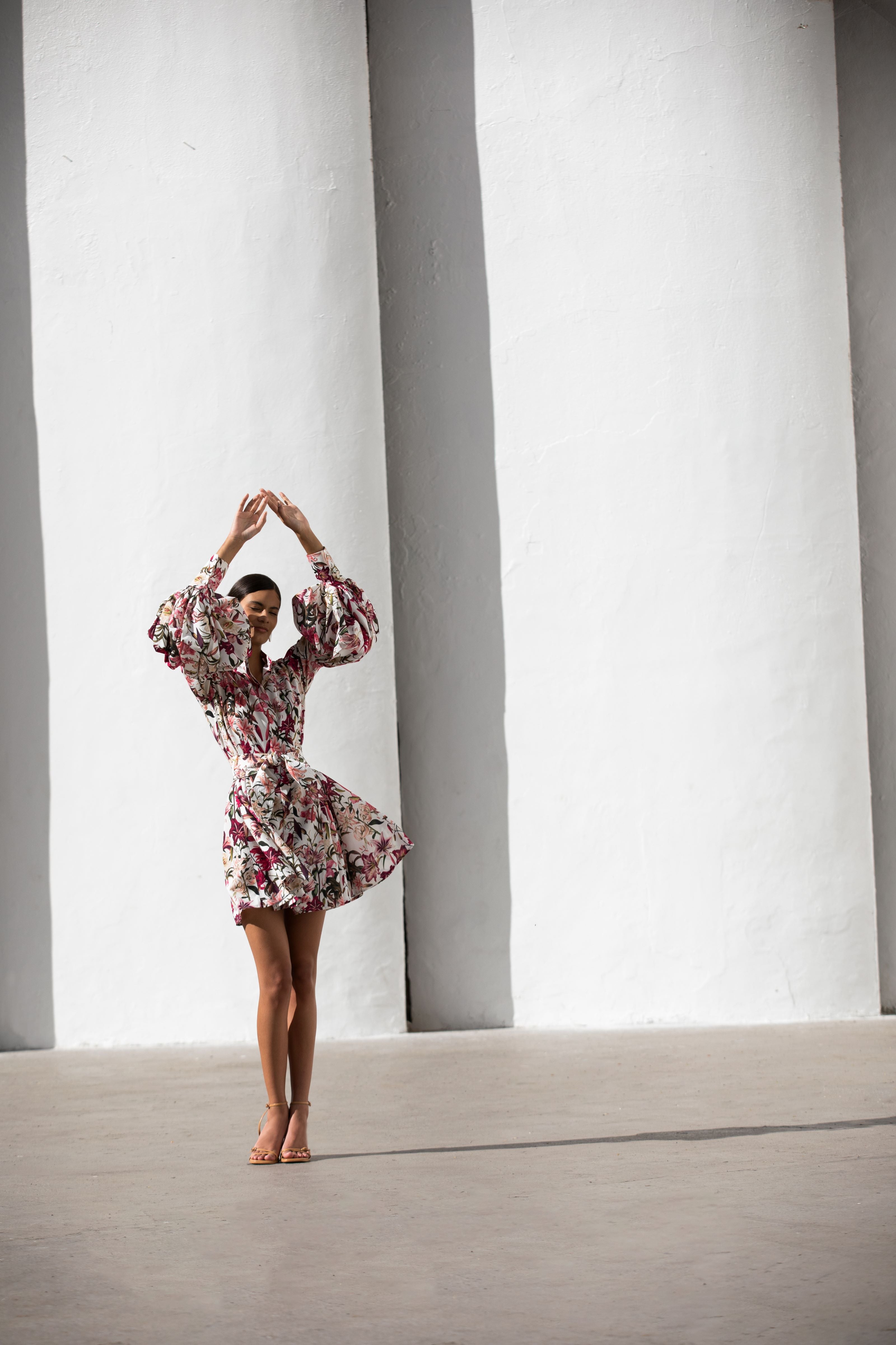 AGUA AMADA DRESS IN LILIES VERANDA PRINT