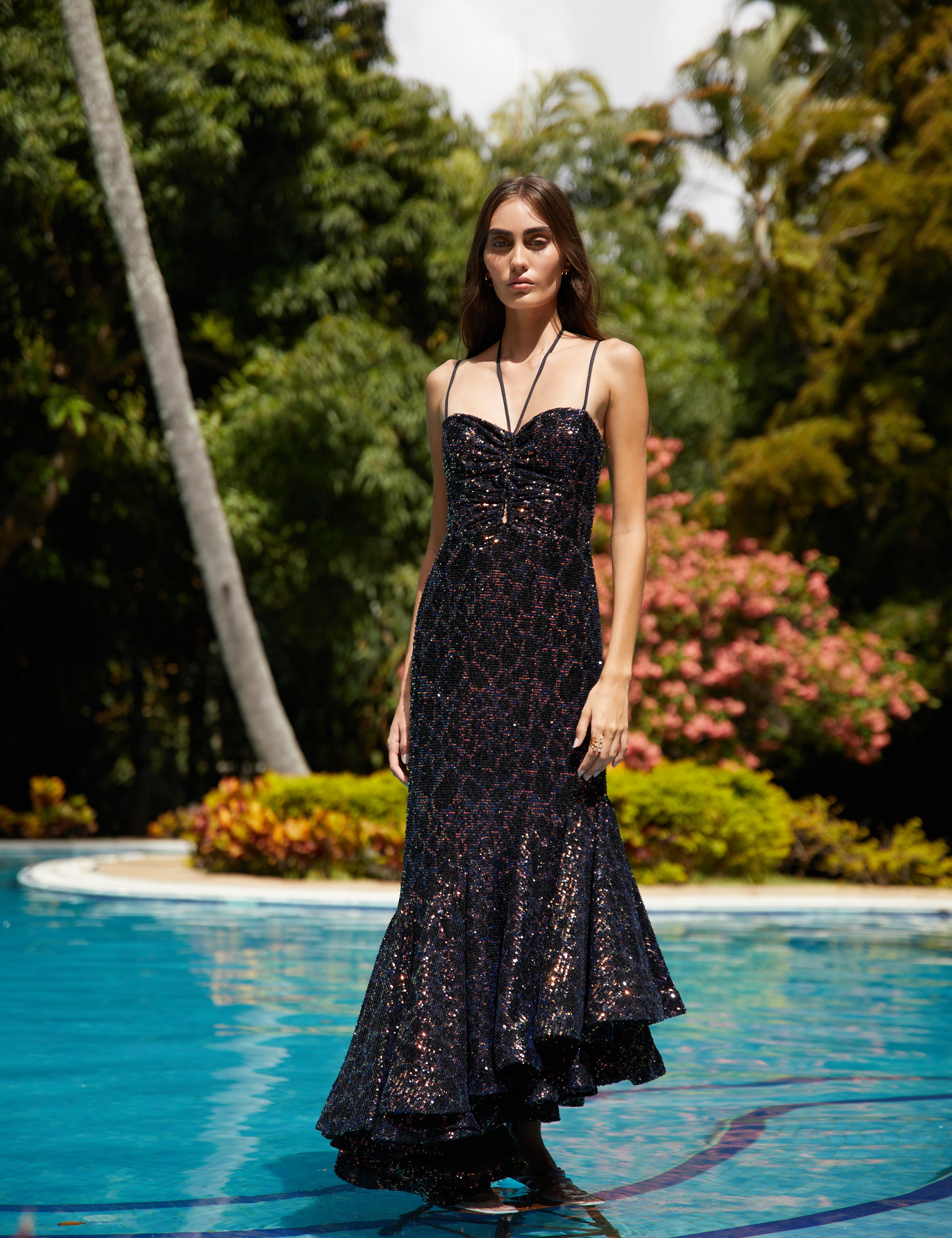CORALINA DRESS IN SEQUENCES IN IRIDICENT SEQUENCES - No Pise La Grama Web