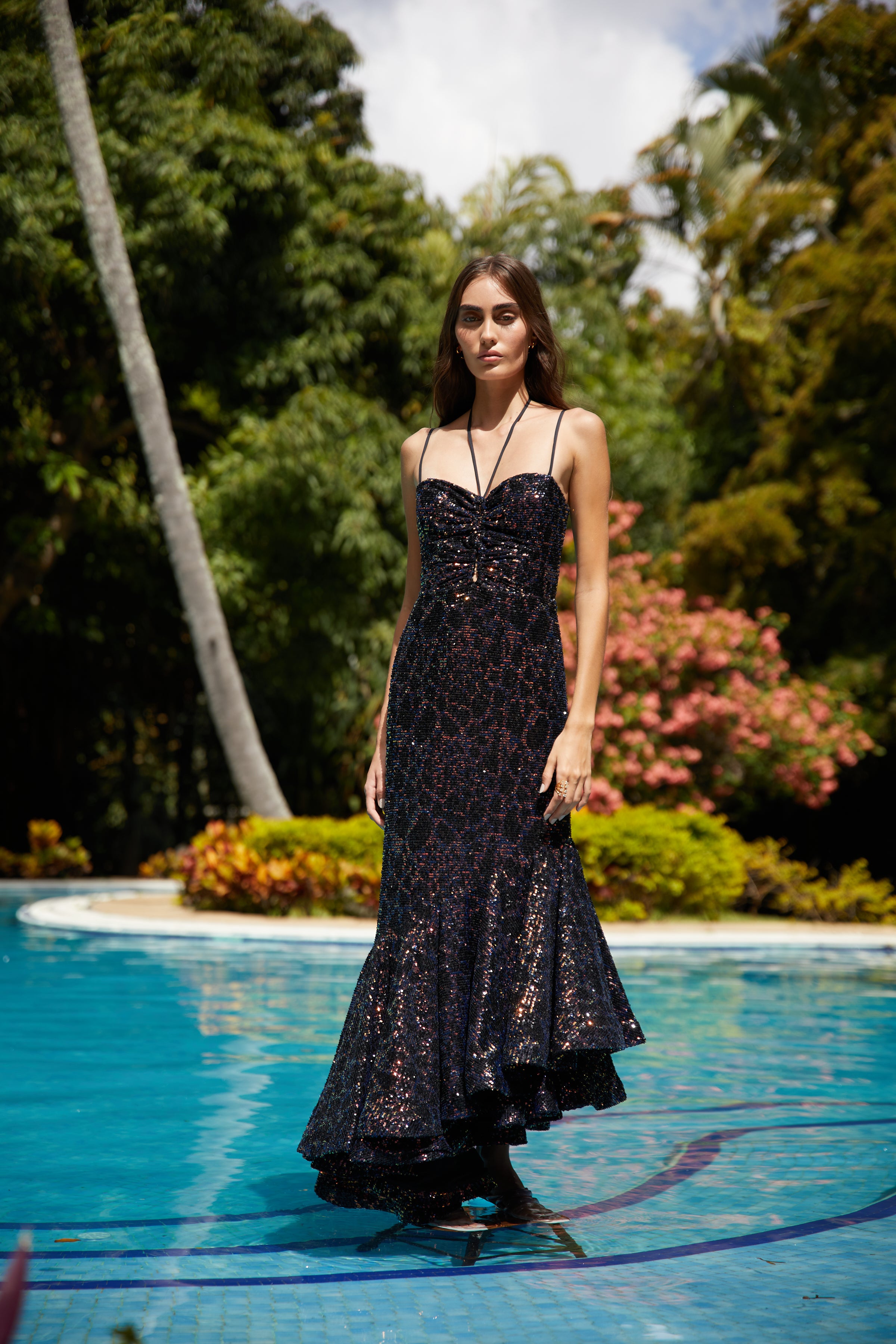 CORALINA DRESS IN SEQUENCES IN IRIDICENT SEQUENCES - No Pise La Grama Web