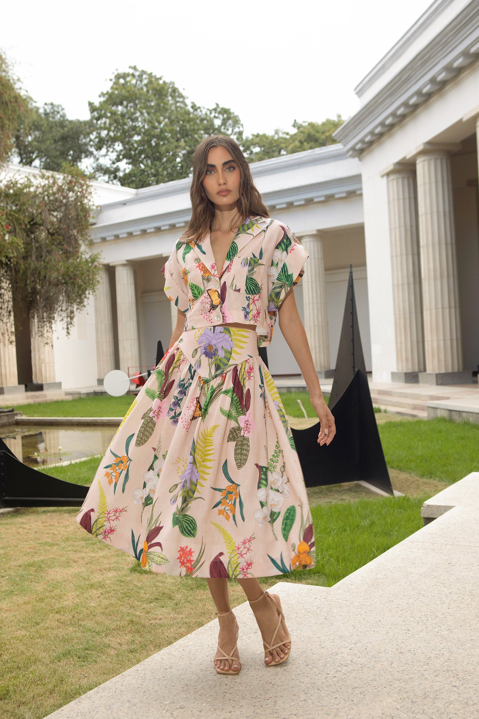 GUAYABA CROP TOP IN JARDIN PRINT SOFT KHAKI