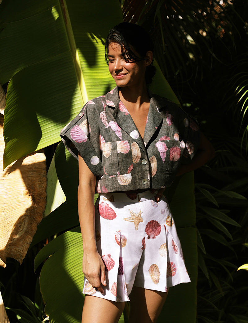 Guayaba_crop_top_in_and_perla_short_in_conchitas_black_print.jpg
