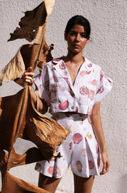 PERLA SHORT IN CONCHITAS IN WHITE PRINT