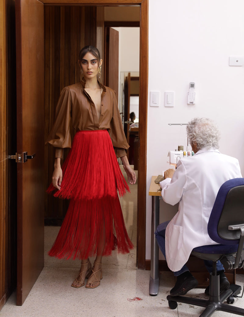 Hola_shirt_in_caramel_Sol_skirt_in_red-No_Pise_La_Grama_1.jpg