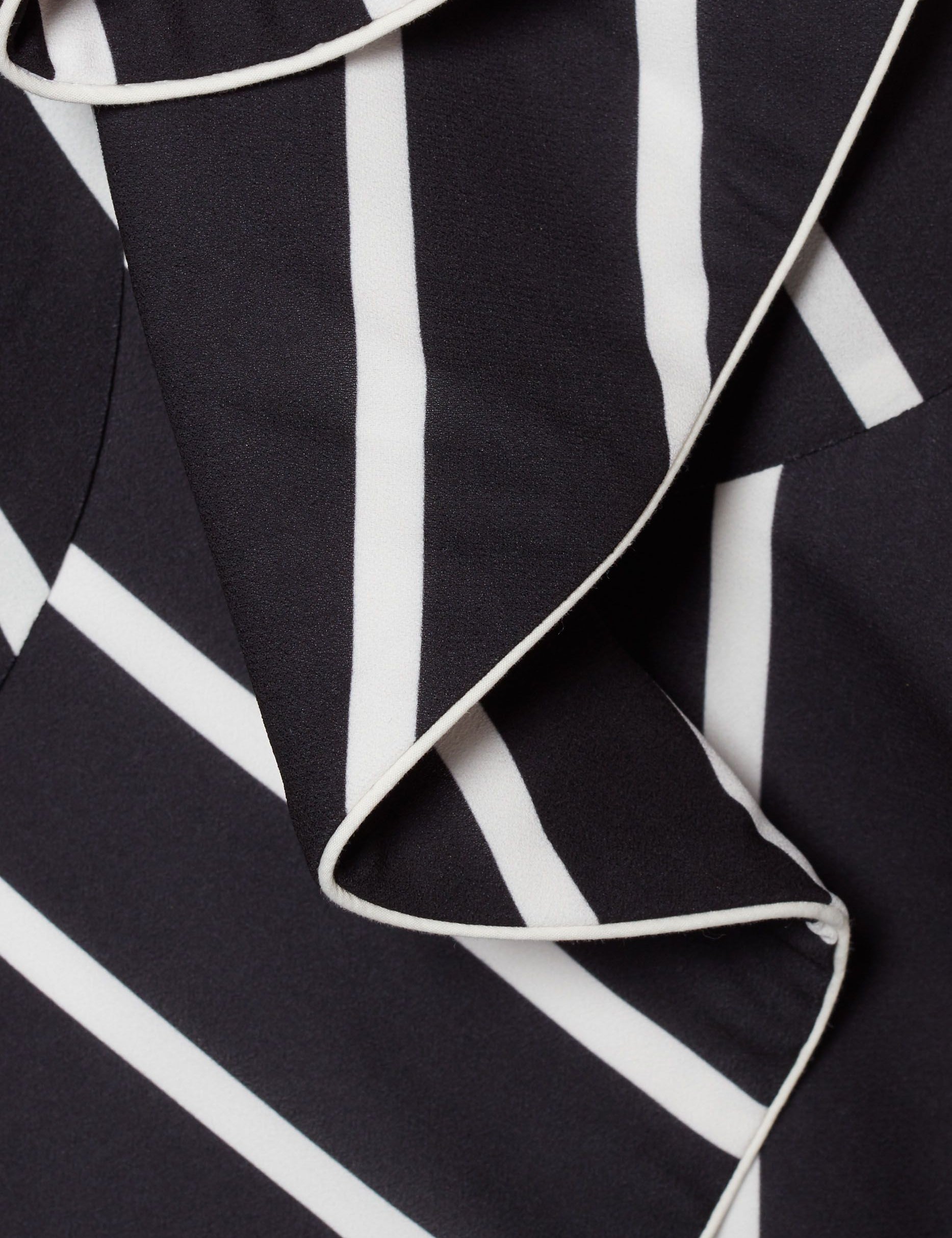 PICAFLOR DRESS IN BLACK AND WHITE STRIPES - No Pise La Grama Web