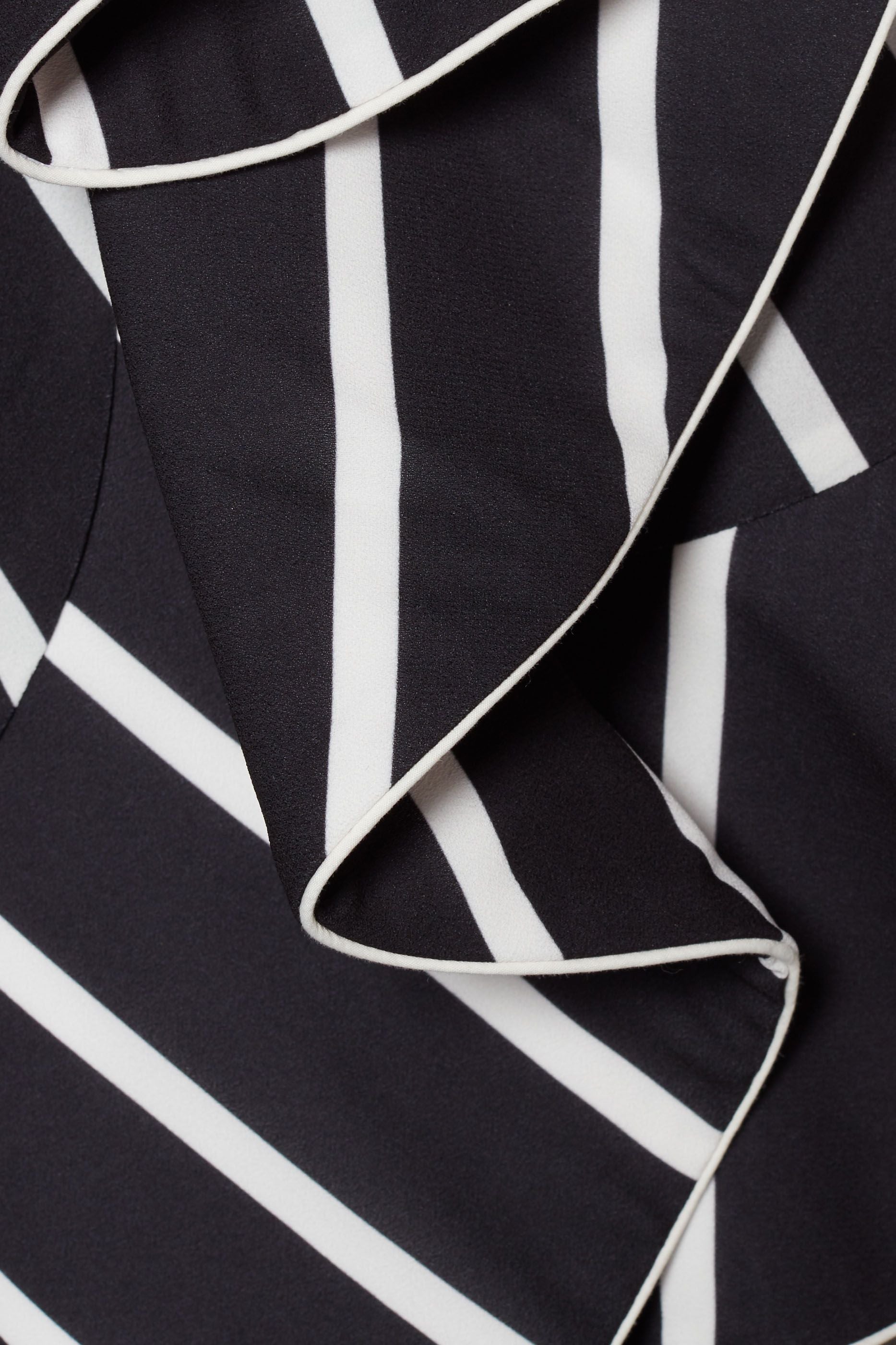 PICAFLOR DRESS IN BLACK AND WHITE STRIPES - No Pise La Grama Web