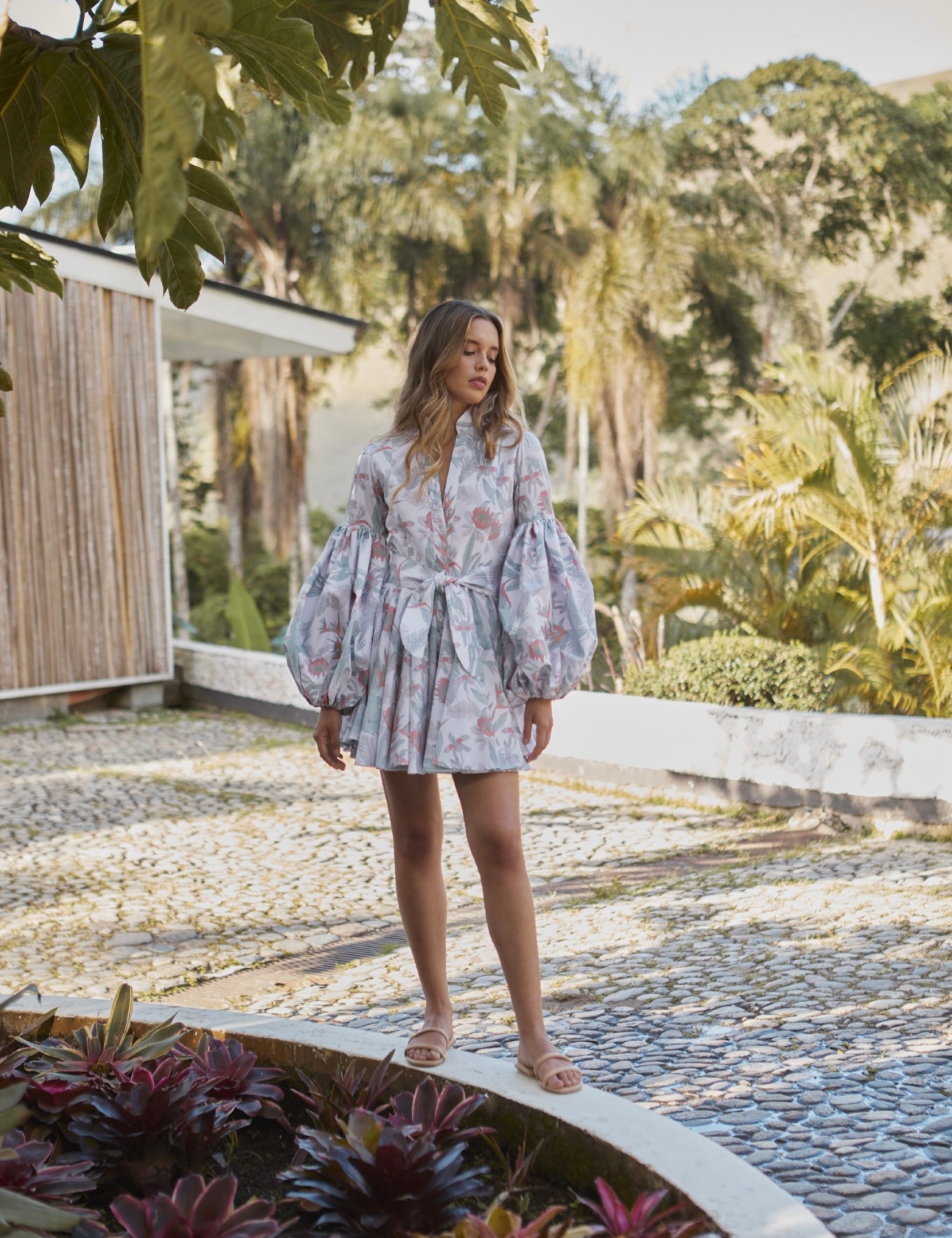 CARTA Y LETRA DRESS IN JARDIN TROPICAL BLANCO - No Pise La Grama Web