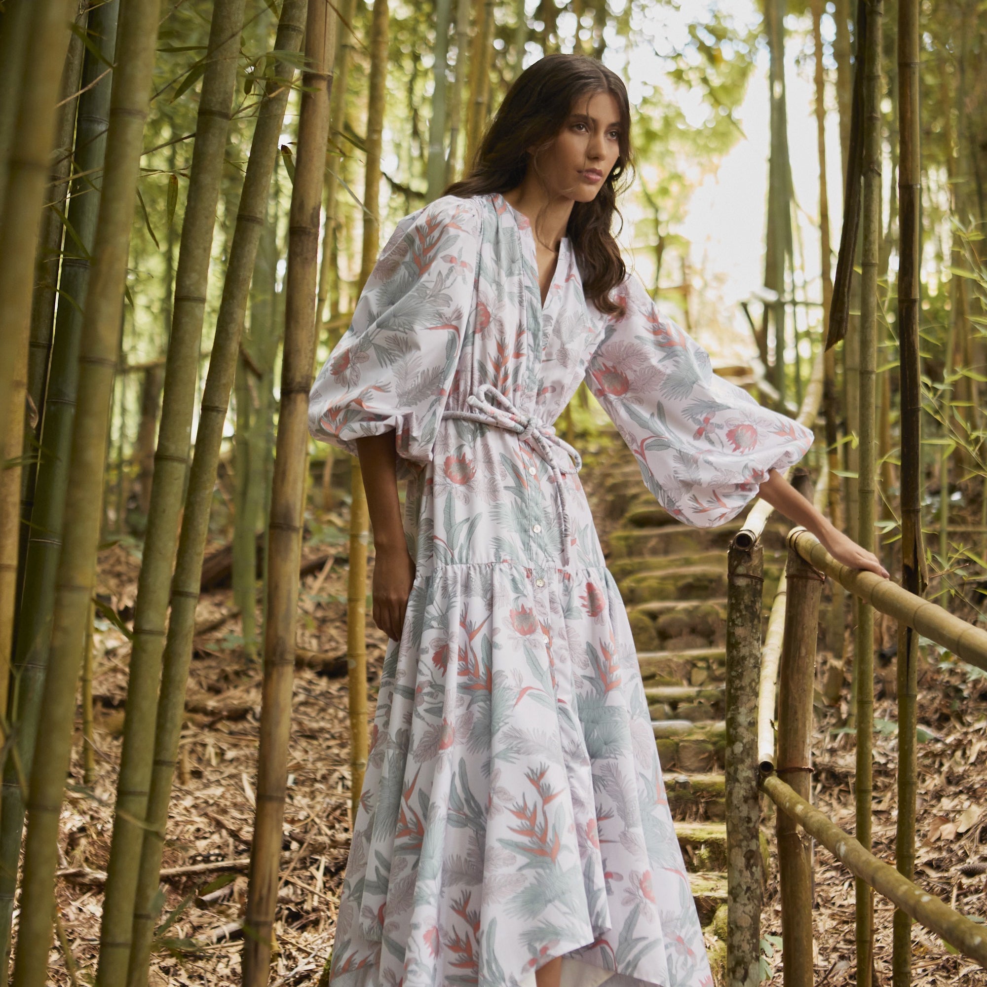 BOCA DULCE DRESS IN JARDIN TROPICAL BLANCO - No Pise La Grama Web