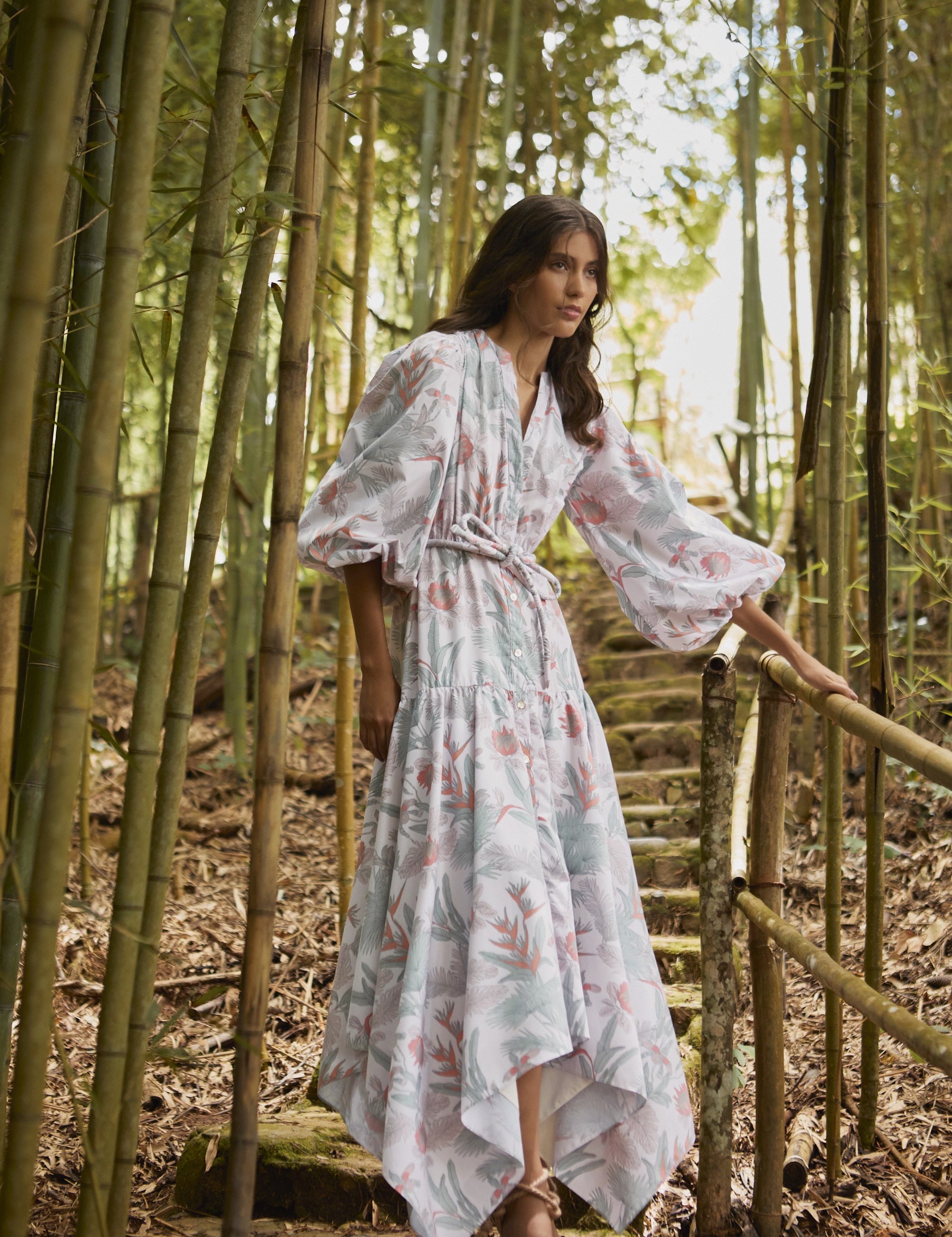 BOCA DULCE DRESS IN JARDIN TROPICAL BLANCO - No Pise La Grama Web