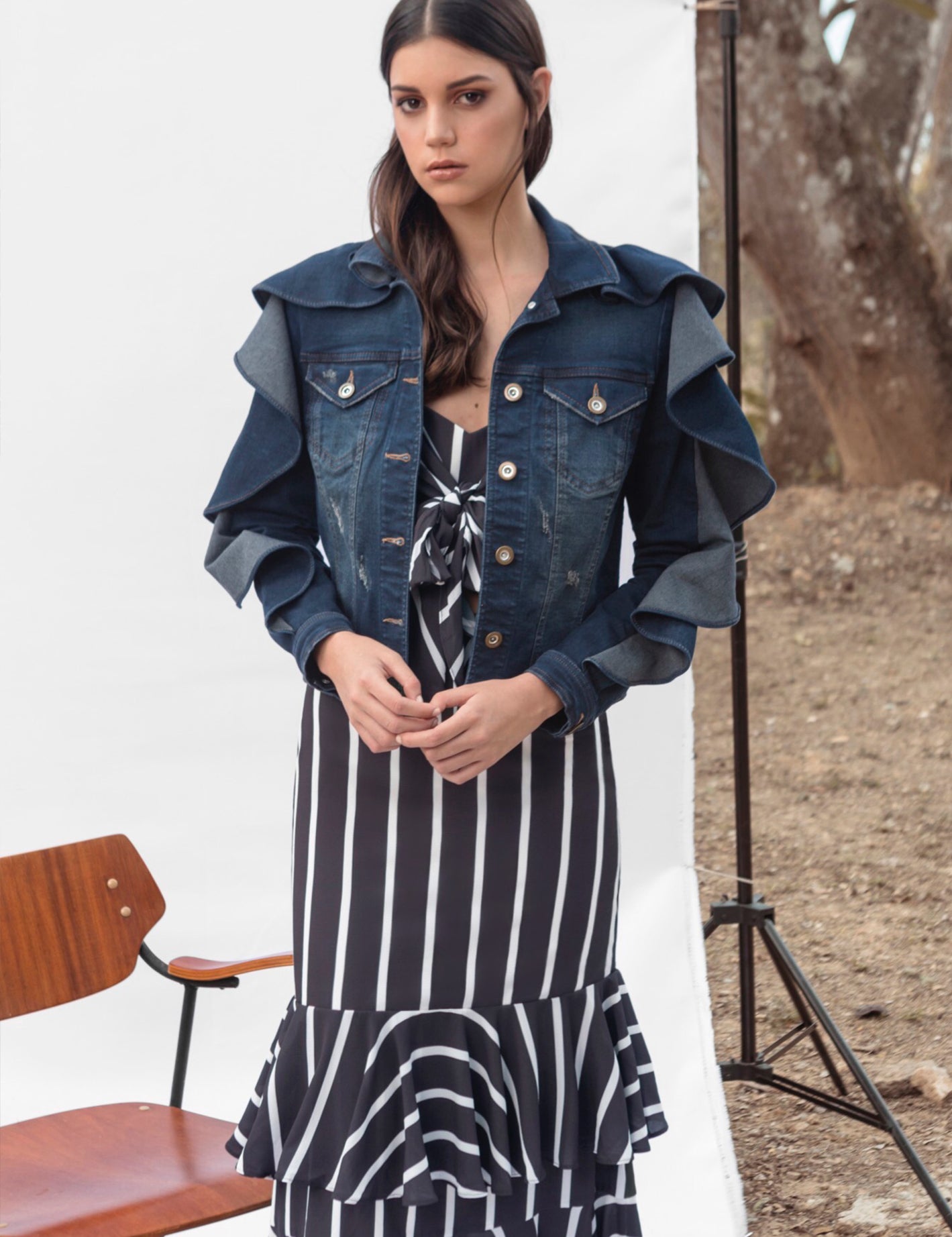 TOMA CONCIENCIA JACKET IN DENIM WITH WHITE EMBROIDERY - No Pise La Grama Web