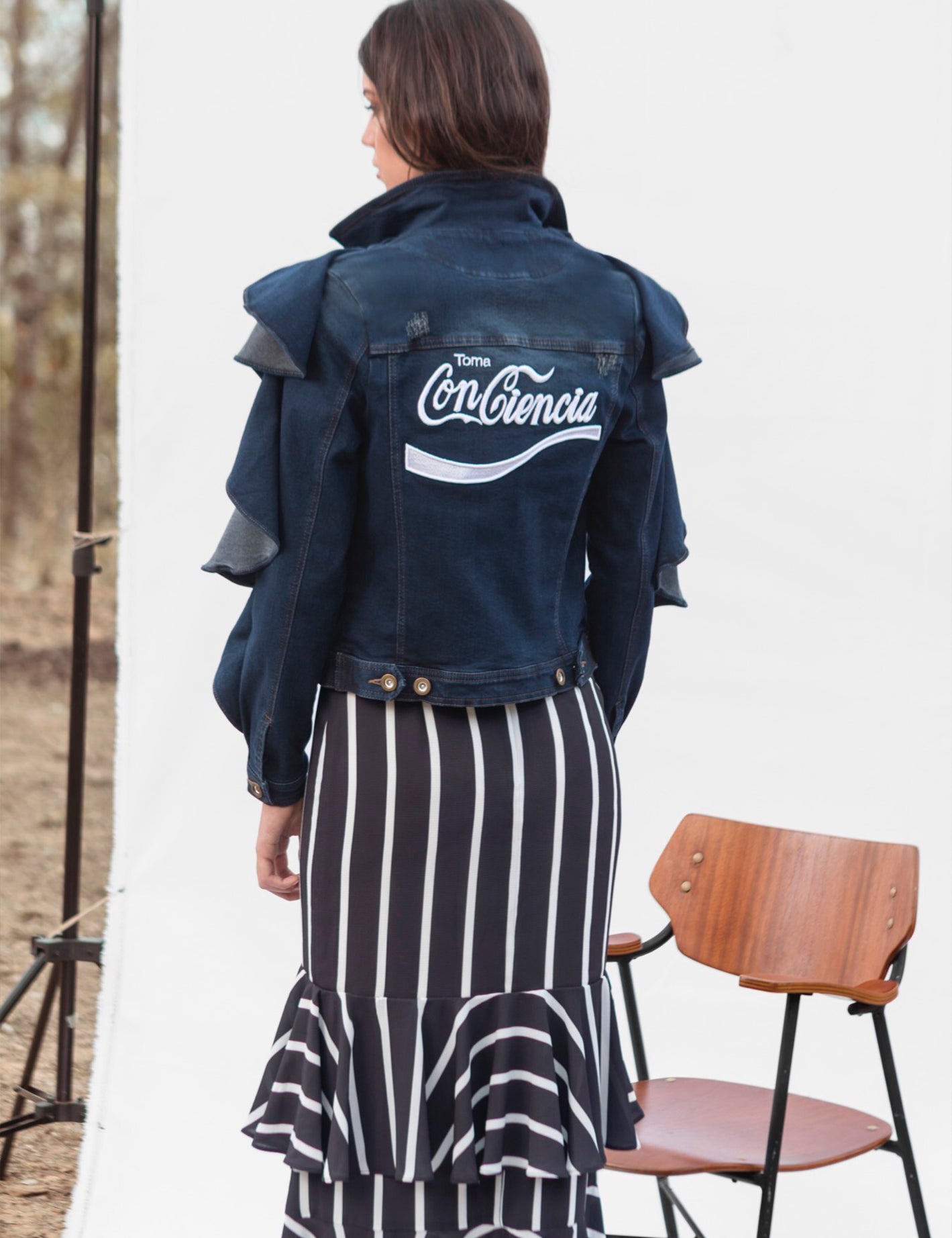 TOMA CONCIENCIA JACKET IN DENIM WITH WHITE EMBROIDERY - No Pise La Grama Web