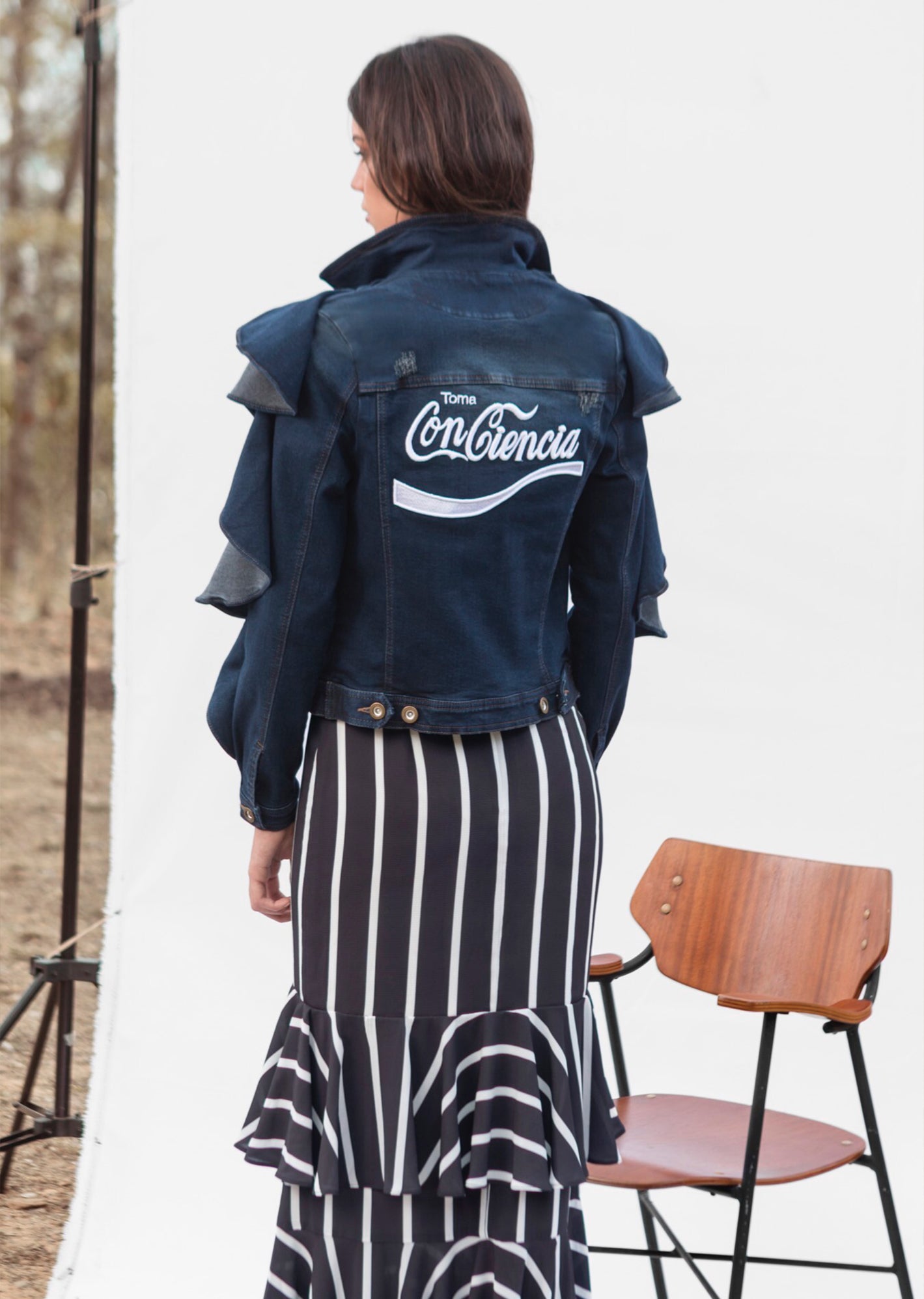 TOMA CONCIENCIA JACKET IN DENIM WITH WHITE EMBROIDERY - No Pise La Grama Web