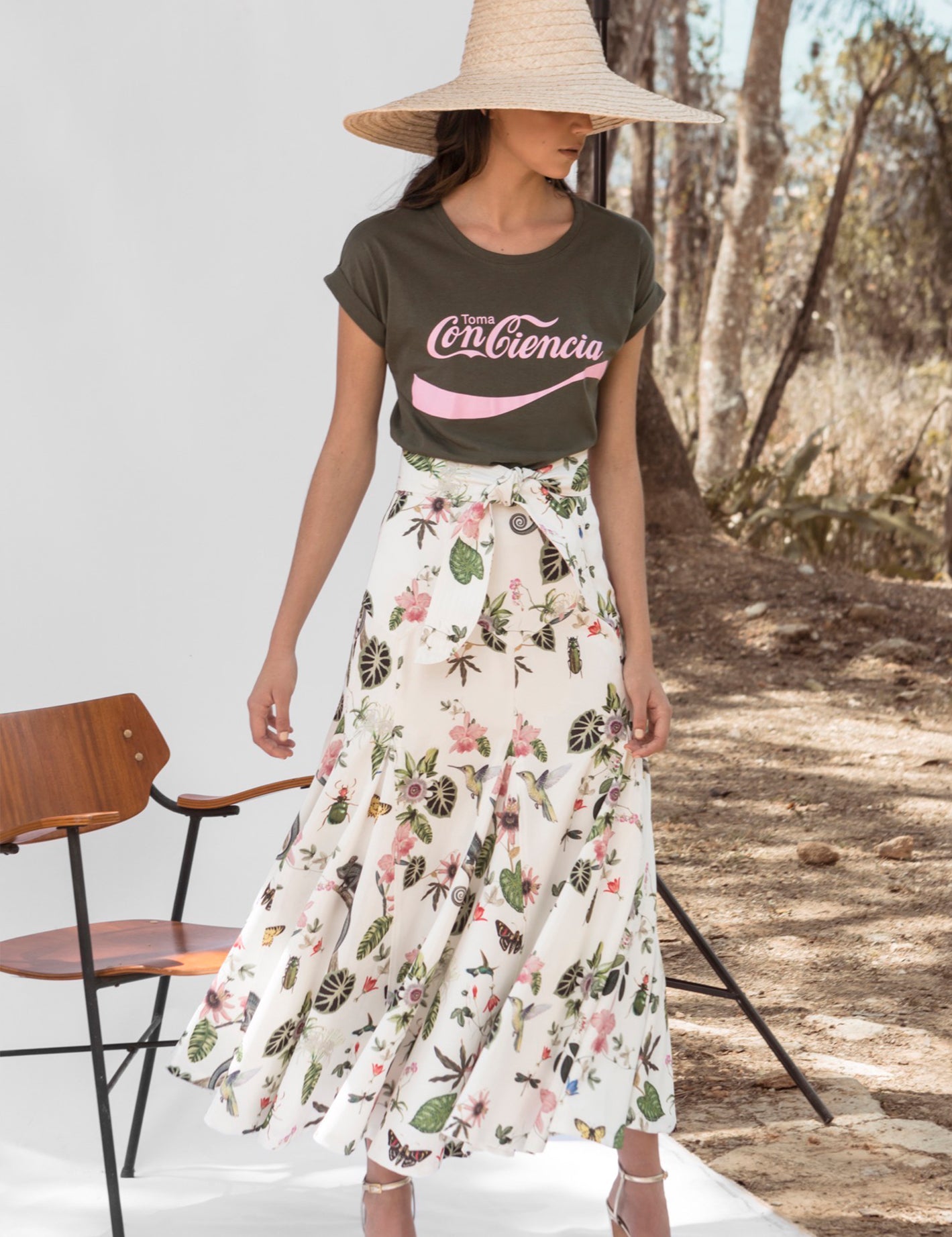 TOMA CONCIENCIA TEE IN GREEN WITH PINK - No Pise La Grama Web