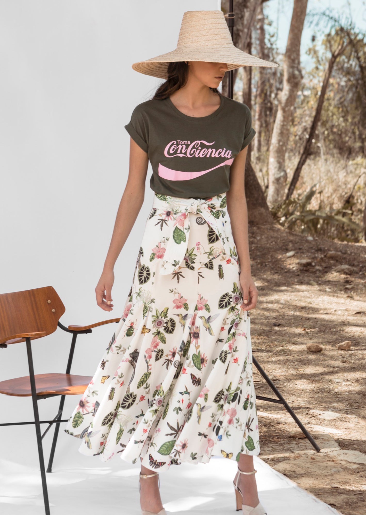 TOMA CONCIENCIA TEE IN GREEN WITH PINK - No Pise La Grama Web