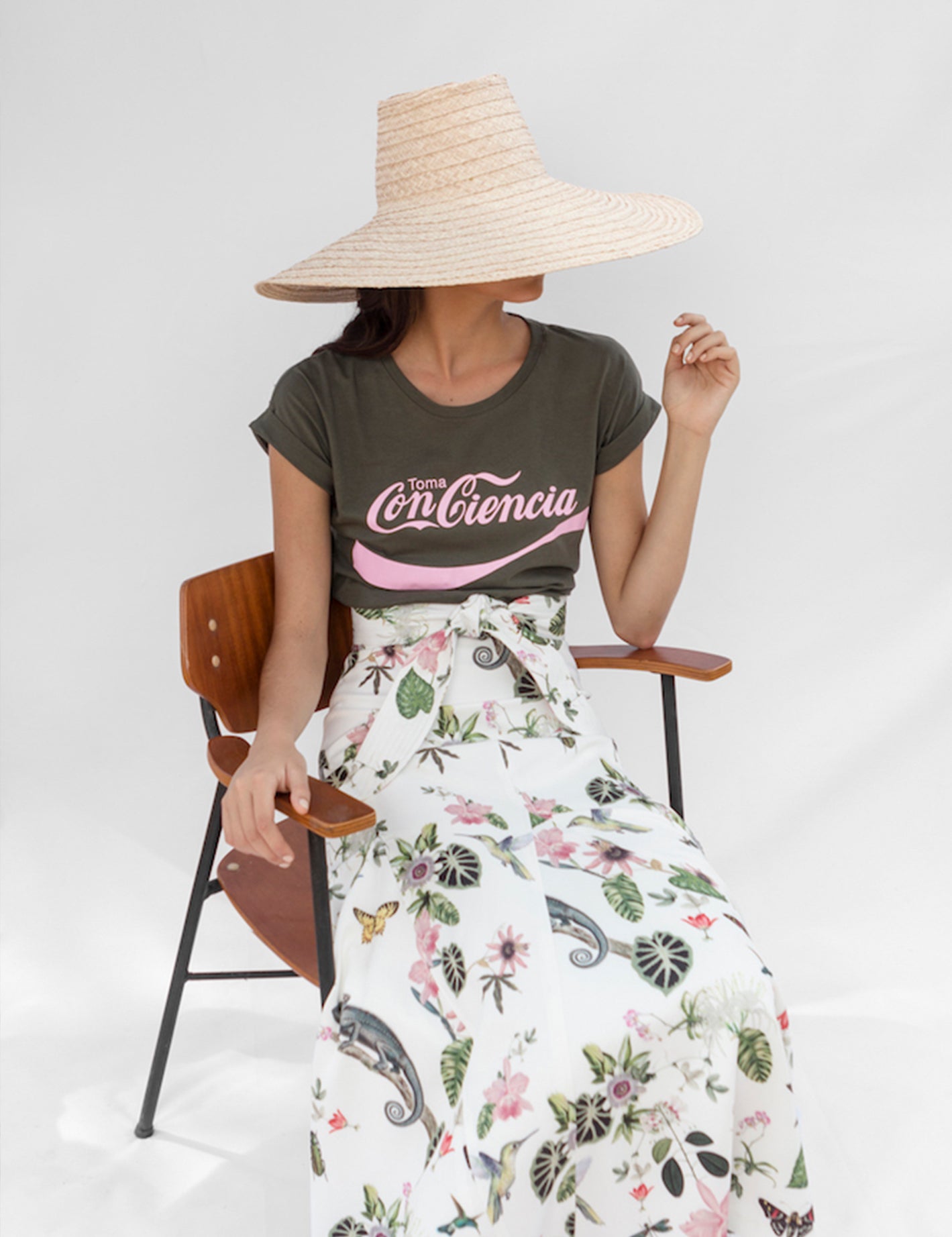 TOMA CONCIENCIA TEE IN GREEN WITH PINK - No Pise La Grama Web