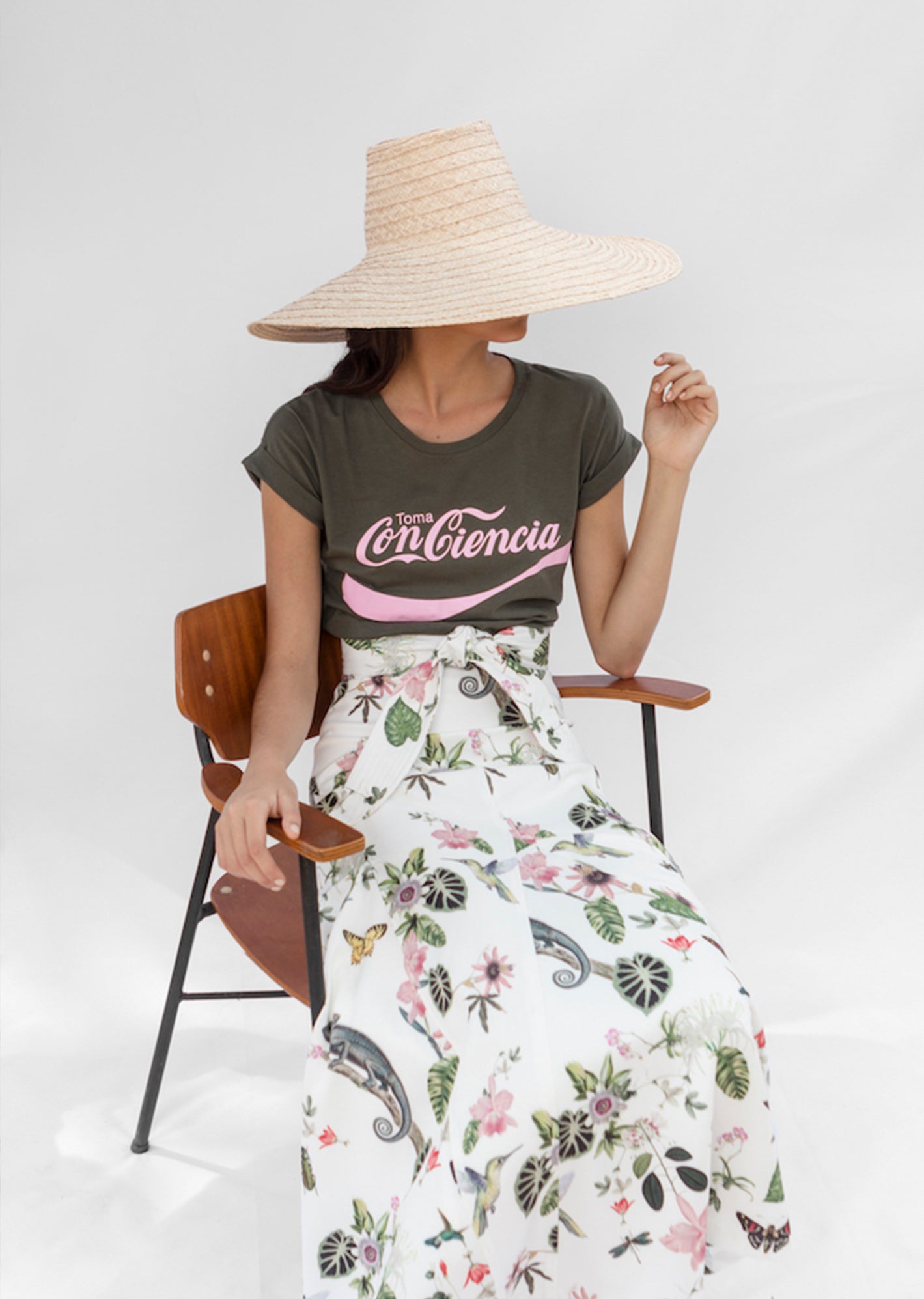 TOMA CONCIENCIA TEE IN GREEN WITH PINK - No Pise La Grama Web