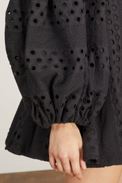 CARTA Y LETRA DRESS EYELET IN BLACK EYELET - No Pise La Grama Web